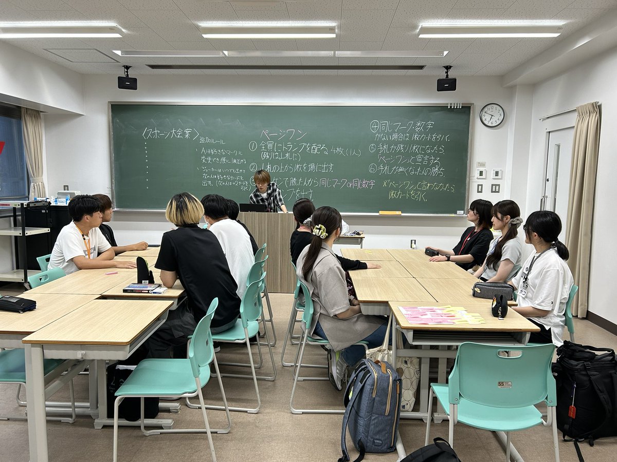 AivoScv's tweet photo. 【5月27日（水）AIVOミーティング】
このミーティングでは、アイスブレイクにトランプで「ページワン｣というゲームを行いました。順番に手札を出す際に好きな色などを言うことで、交流を深めることができました！その後付箋を使って学祭の出店候補決めなどを行いました！
 #愛媛大学 #ミーティング https://t.co/c1R9Zx3HVB
