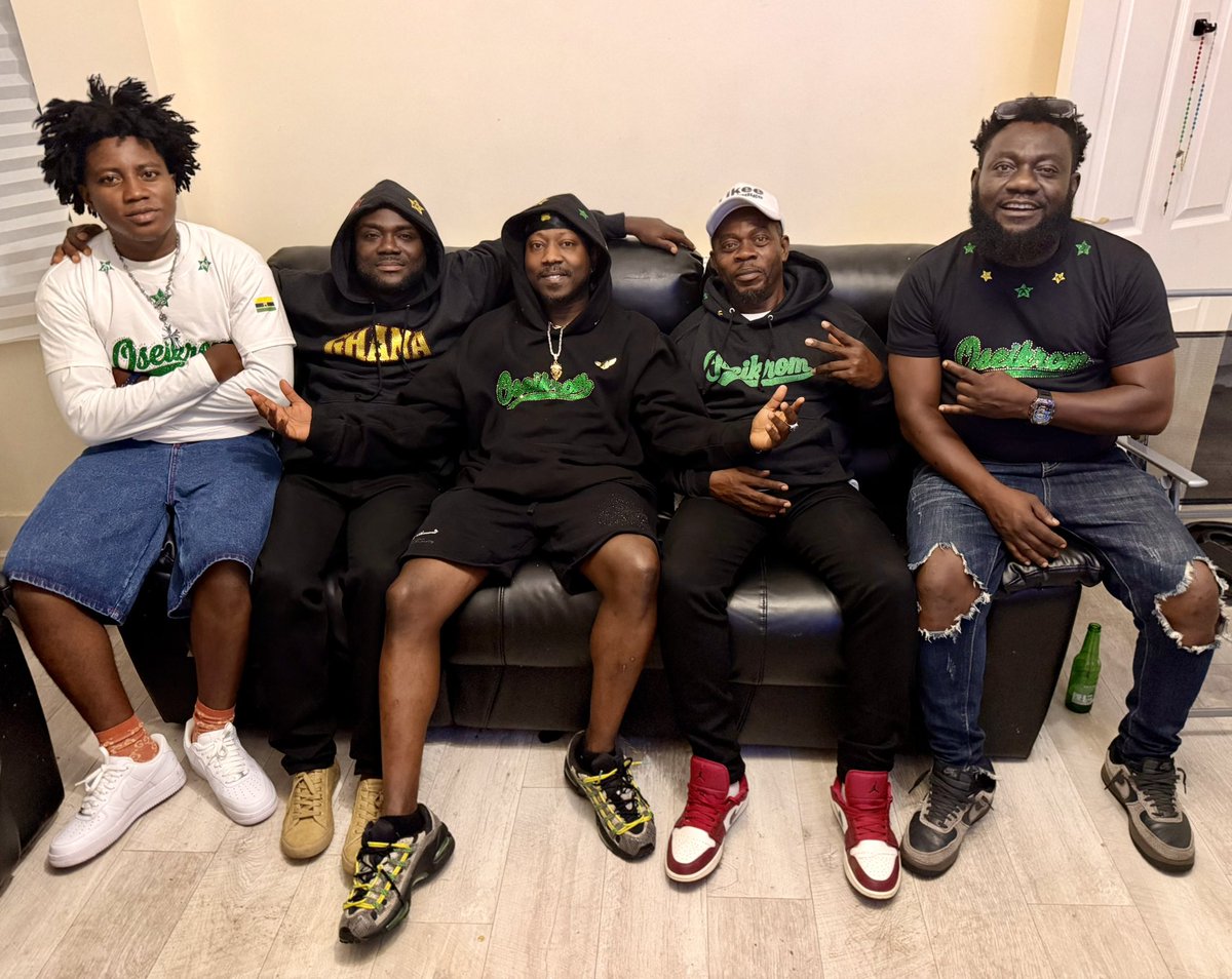 Flowkingstone_'s tweet photo. It was an honour to have the whole crew in the crib last night, thanks for the visit @opoku_bilson90 @officialshifo1 @sobolo_official @papa_kumasi #OseikromToTheWorld #RoyalSteeze https://t.co/aqjo1luNpJ