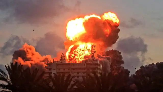 drjorgerachid's tweet photo. ESTADO TERRORISTA DE ISRAEL: SIGUE ASESINANDO

AL GENOCIDIO DE GAZA Y CISJORDANIA

AGREGA LA ANEXIÓN Y DESTRUCCIÓN DEL LÍBANO

NO HA DEJADO DE BOMBARDEAR Y MATAR

EL GENOCIDA NETANYAHU EMBEBIDO EN SANGRE 

SUS FUERZAS DE "DEFENSA"? SON SALVAJES

EL MUNDO CALLA ANTE LA CRUELDAD! https://t.co/4CKYivy6b9