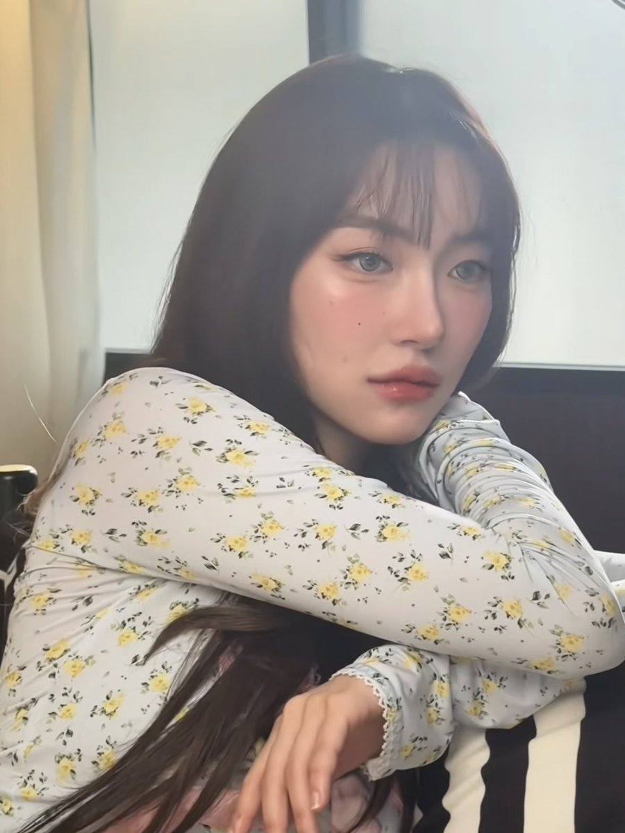 ryuboredyet's tweet photo. คนเราหน้าตาดีได้ขนาดนี้เลยหรอ 😭🧎🏻‍♀️‍➡️ https://t.co/J2NxAvuB8j