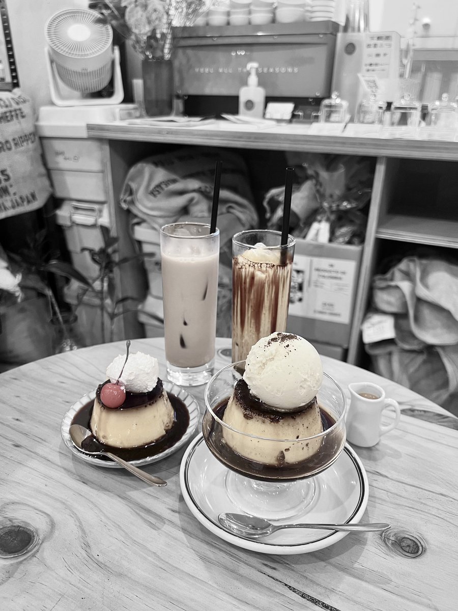 sig_ba's tweet photo. 📍ALL SEASONS COFFEE

ここ最近食べたプリンの中で一番美味い。 https://t.co/De7AwIrrzn