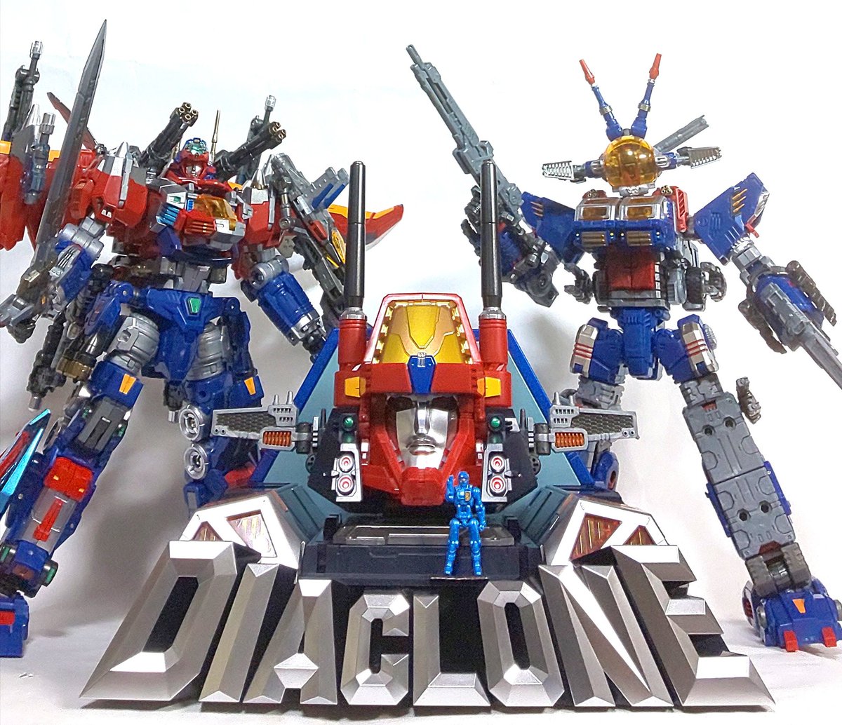 Oityan59666's tweet photo. #ダイアクロンリブート10周年 
おめでとうございます！！！

ダイアバトルスV2発表時から新ロボットベースを夢見て入隊し、まさかのバトルコンボイ復活を始め様々なサプライズと楽しい遊びを頂きました！

まだまだ新作＆リブート＆再版待ちが控えてます！
待ってますよー！( ´∀｀ )b

#ダイアクロン https://t.co/35u1ZBO9w6