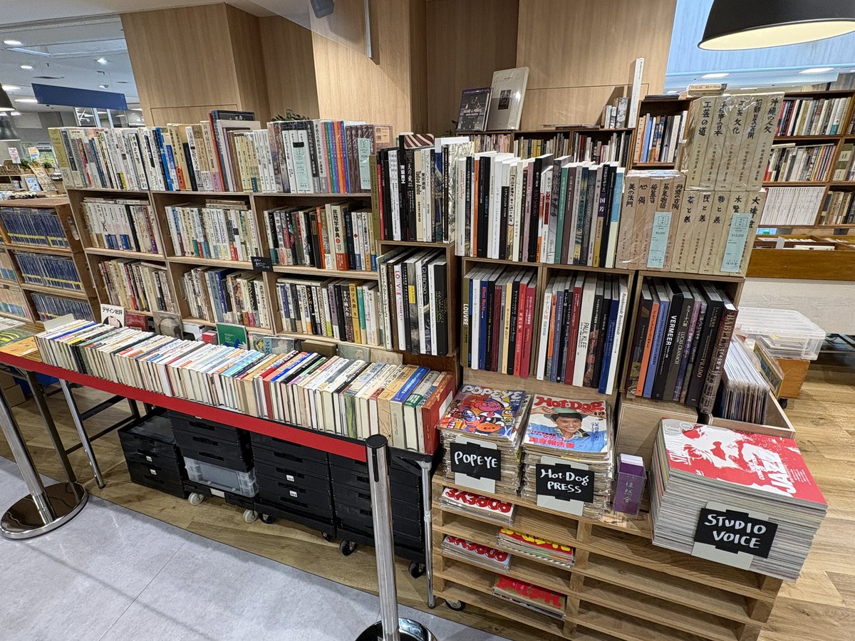 ushitohon's tweet photo. 📣古本市 in 平和書店アル・プラザ彦根店
明日から！

5/29(金)〜6/2(火)
9時半〜20時
（最終日〜18時）

アル・プラザ彦根店6F平和書店さんで初開催される古本市に参加します

広くてきれいな、楽しい本屋さんの一角での開催です

皆様よろしくお願いします！

#まるっと初夏の本まつり
#平和書店 https://t.co/xACHin9kbZ
