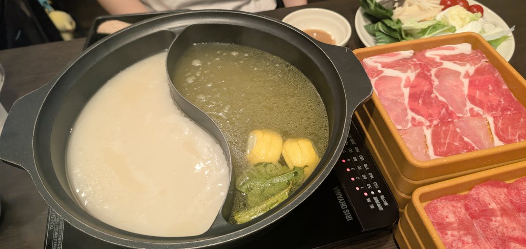 yu_6strings's tweet photo. タンモリモリ食べる会 https://t.co/teeeFbRIy9