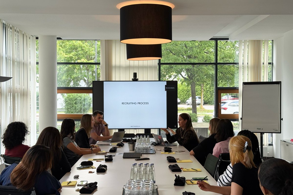 EU_group's tweet photo. 🇩🇪 Our EU Munich students recently gained insight into how digital innovation, customer experience, and luxury fashion come together within one of the leading global e-commerce platforms, during an immersive company visit at @mytheresa_com https://t.co/h7upiGKsOf