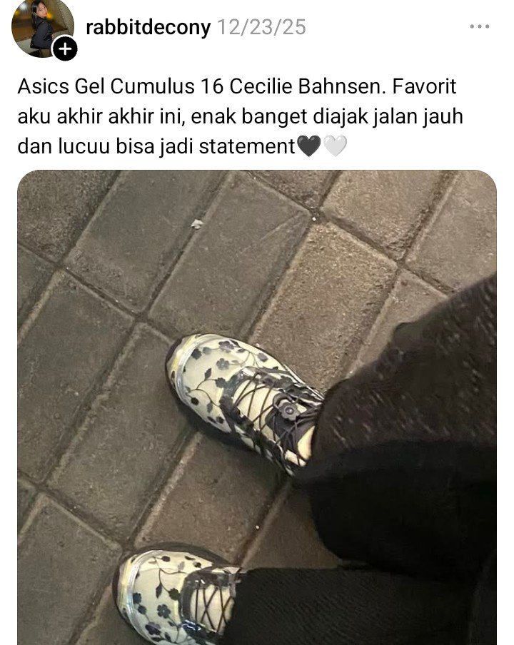 eliyaa2026's tweet photo. Masih seputaran sepatu asics, gila sihh ini sepatu cakep banget kakkk😭😭 barusan cek ternyata harganya lumayan juga. Tapiii beneran secakep dan seunik itu ya.. https://t.co/G5pCQTa6m4