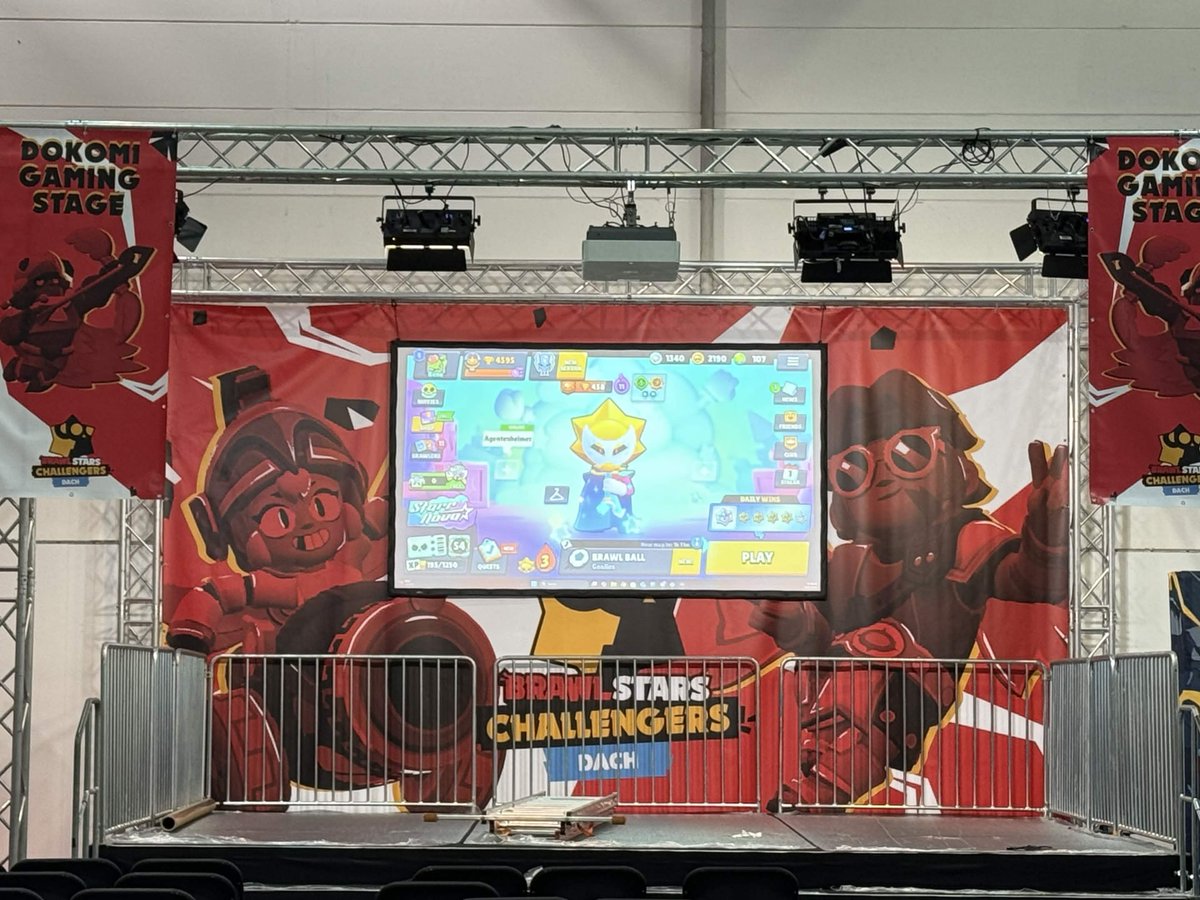 BrawlStars_DACH's tweet photo. Der Pokal ist Ready, die Stage wird gerade gebaut!

Noch 2 mal schlafen, dann ist FINALE!!!!

@Sunnyenough &amp; @DamnChaotix freuen sich auf spannende Matches!

Erlebe: @BIG_BrawlStars , @BerlinCityClub, #LeNain und F/A Slizz live auf der Bühne!

#BrawlstarsDACH https://t.co/aywWyMA5VV