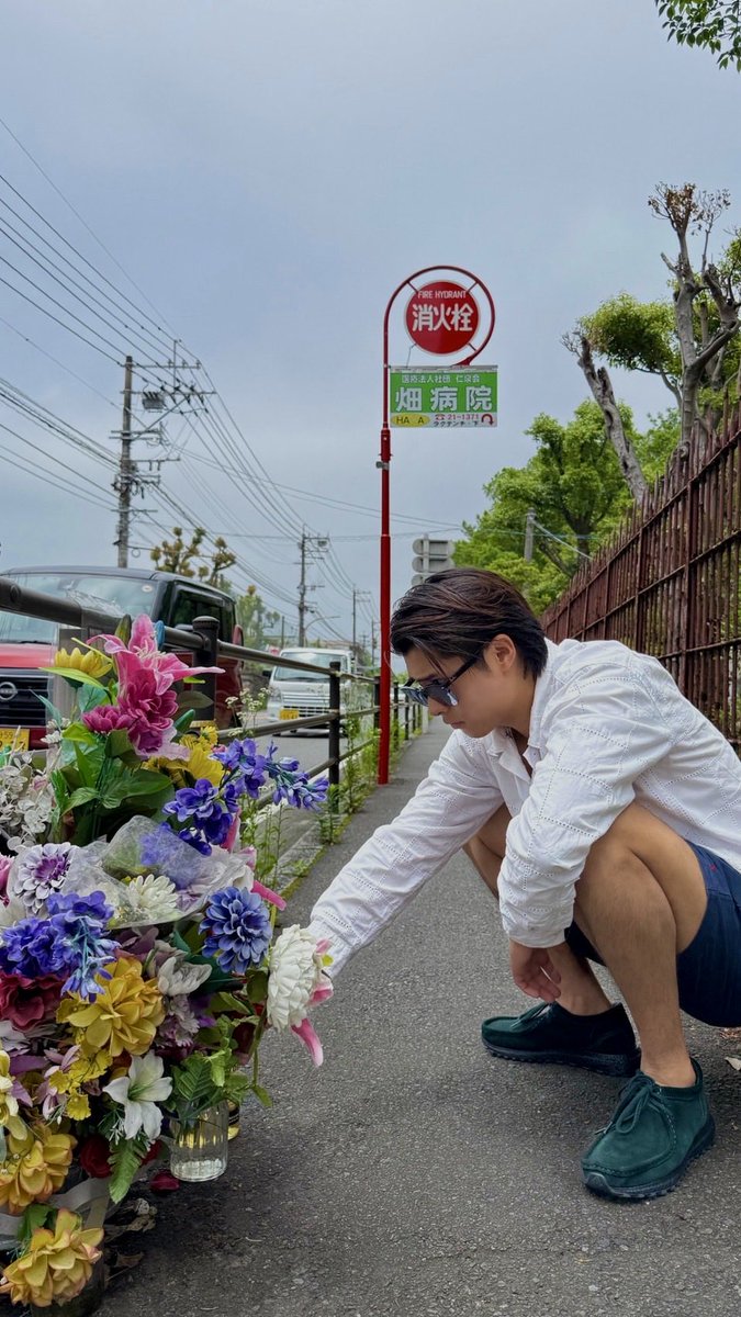 beppunegaukai's tweet photo. 息子が大好きだった友だちが、我が家で育てたバラを事故現場に持っていってくれました。6/29で4年が経つ。おい、八田、まだ逃げるのか！絶対に捕まえてやる #八田與一 #別府ひき逃げ https://t.co/Nycjw4Beol