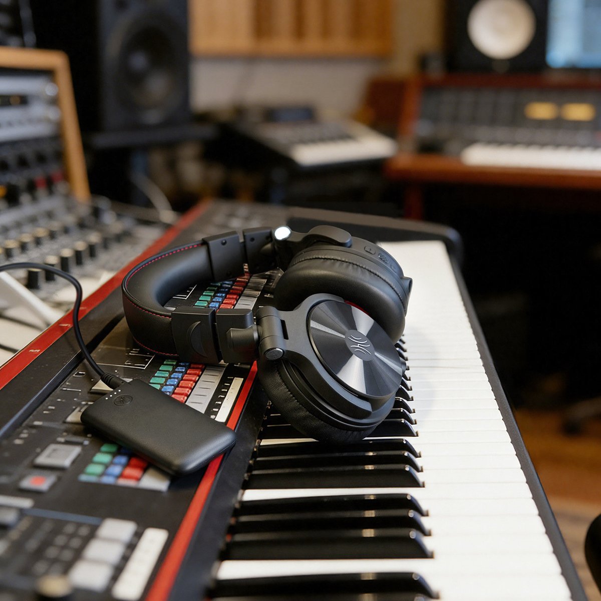 OneOdio_'s tweet photo. Perfect companion for creating music.
-
-
-
#OneOdio #StudioMax2 #Studio #Headphones #MusicProduction #ElectricGuitar #ElectricPiano #SoundQuality #AudioLife https://t.co/KPPM1GoRWV