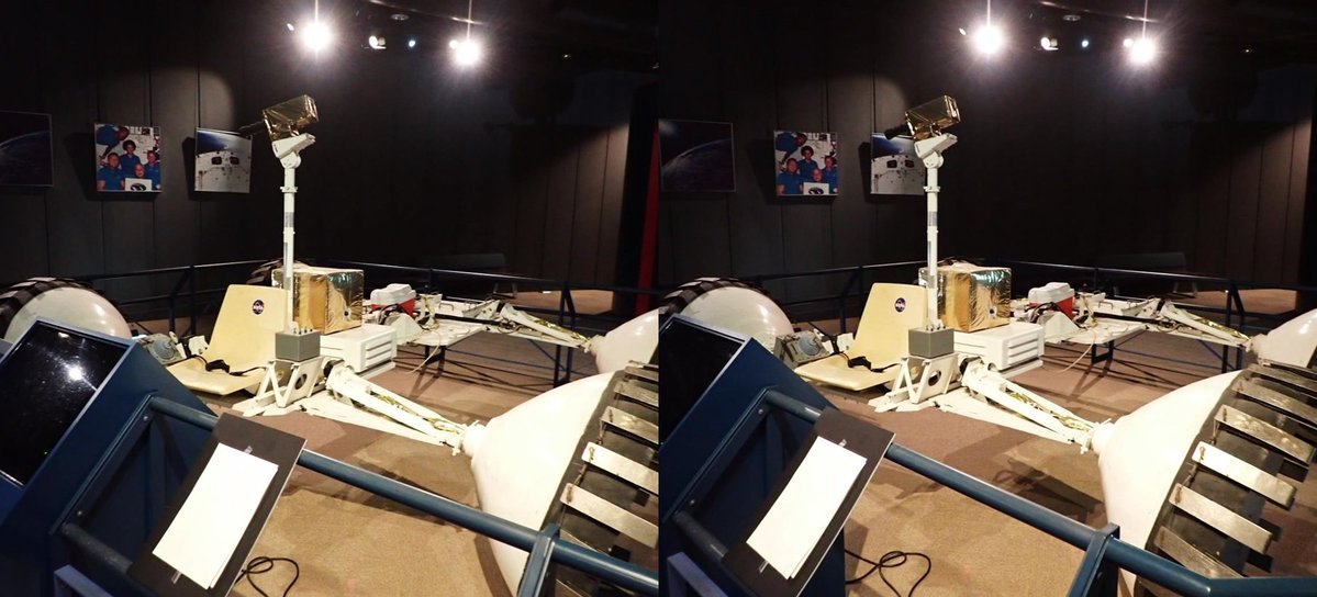 mino_tigaku59's tweet photo. 立体写真、コスモアイル羽咋⑦　すべて2度撮り
ヴォストーク宇宙船(旧ソビエト連邦)2、ルナ・マーズローバー(アメリカ)2
#立体視　#立体写真　#ステレオ写真　#コスモアイル羽咋 https://t.co/9Ck6SrgNW9