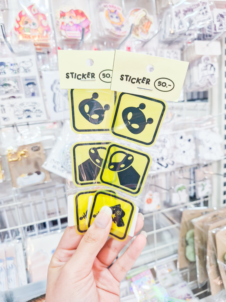 AnitimeCSB's tweet photo. https://t.co/WgjEeTBXzf
https://t.co/U6CaMIlmAb
https://t.co/uWdqHd5Meb

Anitime Creator Store Bangkok (ACSB)📚🖍️
จำหน่ายหนังสือ ผลงานศิลปะ และสินค้าแฮนด์เมดฝีมือนักสร้างสรรค์ชาวไทย https://t.co/GdhzL9CspI