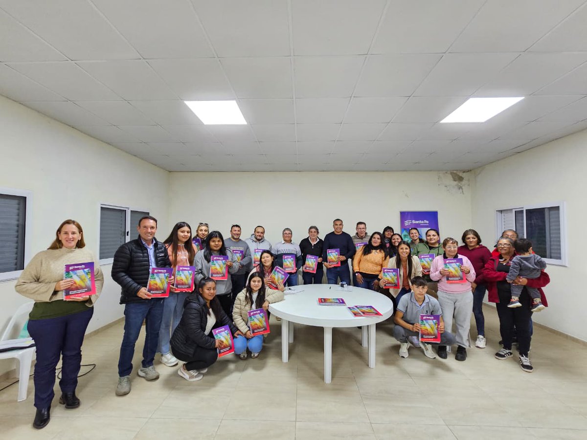 SenadoSantaFe's tweet photo. 🏫@RodrigoBorla anunació un convenio para estudiantes de comunidades de pueblos originarios del departamento San Justo

🔗 https://t.co/IPj5ZTYyQd https://t.co/T4bR2XAuWv