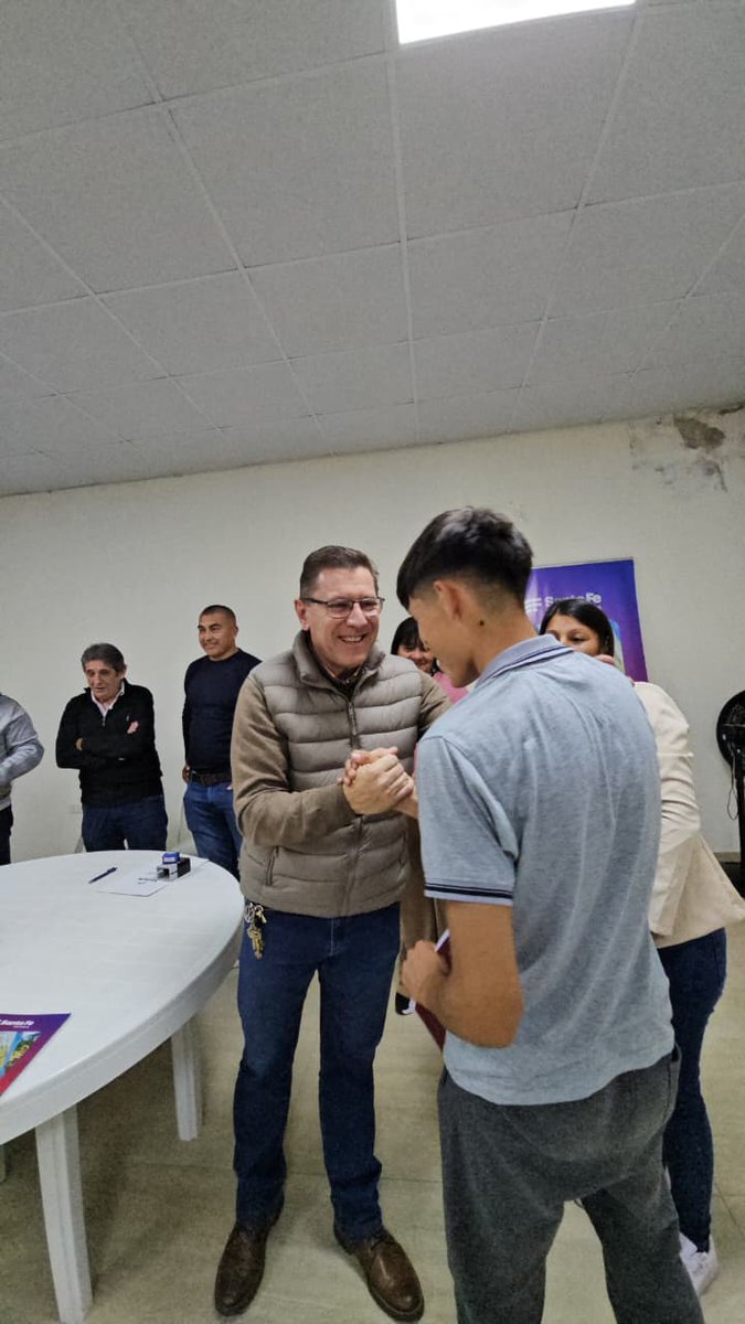 SenadoSantaFe's tweet photo. 🏫@RodrigoBorla anunació un convenio para estudiantes de comunidades de pueblos originarios del departamento San Justo

🔗 https://t.co/IPj5ZTYyQd https://t.co/T4bR2XAuWv