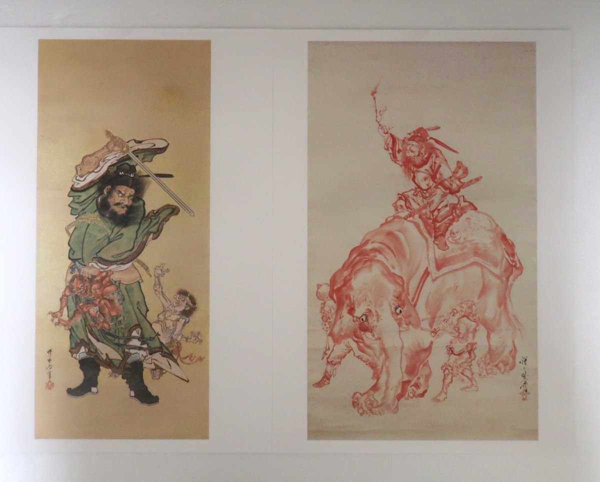yn600301's tweet photo. #朝日新聞額絵シリーズ #河鍋暁斎の世界
第11回は厄病除け、魔除けの象徴・鐘馗。
《鐘馗と鬼》(左)は暁斎の弟子・英国人建築家ジョサイア・コンドル旧蔵品。
疱瘡(天然痘)除けとして朱で描かれた《象に乗る赤鐘馗と鬼の付き人》(右)は勇ましい姿の鐘馗と困った顔をしたような象の顔の対比がユニーク！ https://t.co/MQ06WrTRJ8