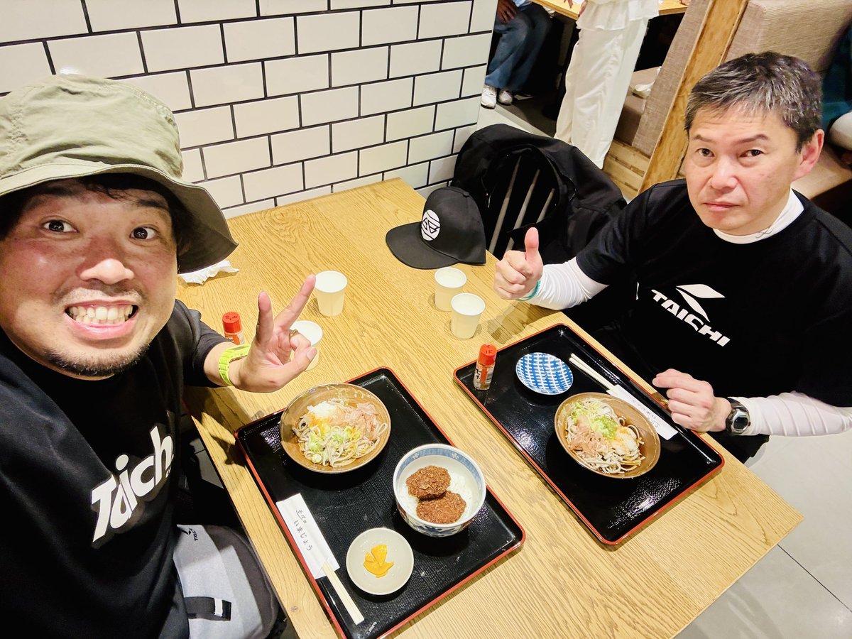 gottu86's tweet photo. 僕らのSSTR2026の昼食は【道の駅 南えちぜん山海里】でした🏍️
福井県今庄在来種玄蕎麦石臼挽100％使用した【おろしそば】はさっぱりして美味しかったです🥢
福井っぽいものが食べられて良かったです😊
＃HONDA
＃PC40
＃CBR600RR
＃SUZUKI
＃GSX_S1000GT
＃SSTR
＃バイク乗りと繋がりたい https://t.co/eTClcZRJBB
