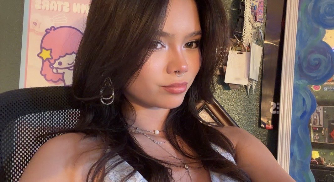 plateaury's tweet photo. Minor hiatus... Do we prefer bangs or no?? Glasses? Let me know cuties!! 

#nsfwtwt #nsfw #wasian #buying #buyingcontent #selling #seller https://t.co/VXhULjHXO3
