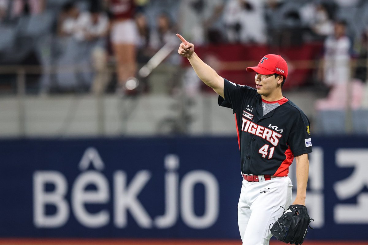 Kiatigers's tweet photo. ╭ ◜◝ ͡ ◜◝ ͡ ◜◝ ╮
　우리가 이겼어!
 ╰ ◟◞ ͜ ◟ ͜ ◟◞ ╯
     O
        °. https://t.co/681w86ZiLI