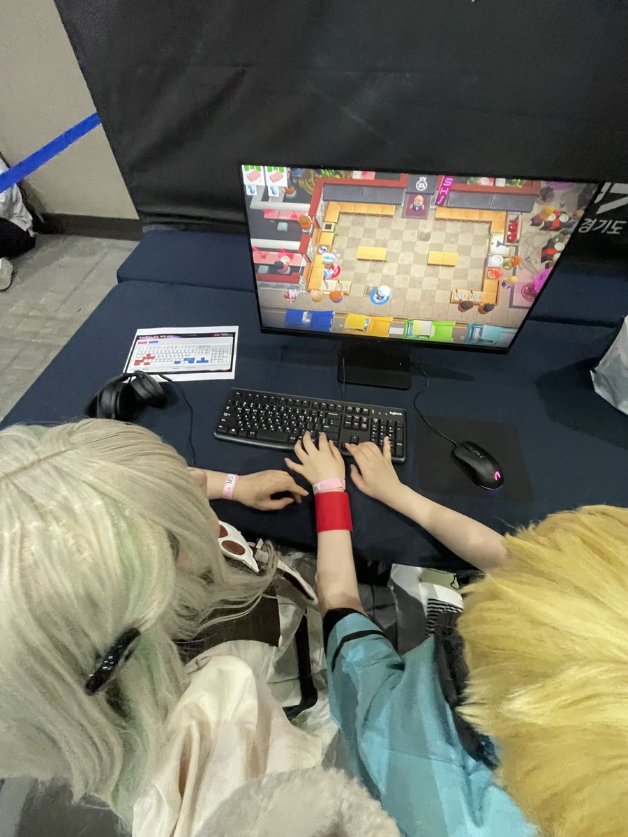 RJ_cos09's tweet photo. 플엑 다시 가고시픕니다 ,, 
무한히 부스돌며 게임하고시픕니다 ,,
다 너무너무 친절하고 재밌었더염
나오니까 7시던데요 얼마나 즐긴건지 감도안와 https://t.co/eRP1kADeRF