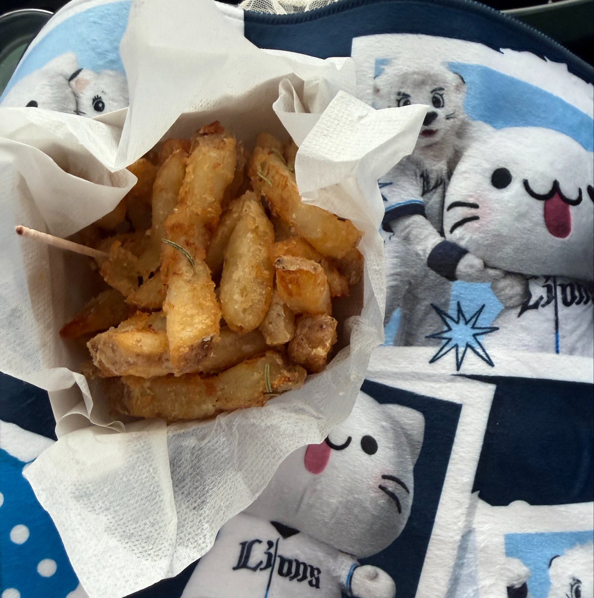 331707my's tweet photo. この前ベルーナドーム行った時に食べたポテトが忘れられなくて、調べたら北海道のお店でした🥲
このポテトを食べるためにベルーナに行きたいくらい美味しかった！🍟 https://t.co/LFeSo8X44q