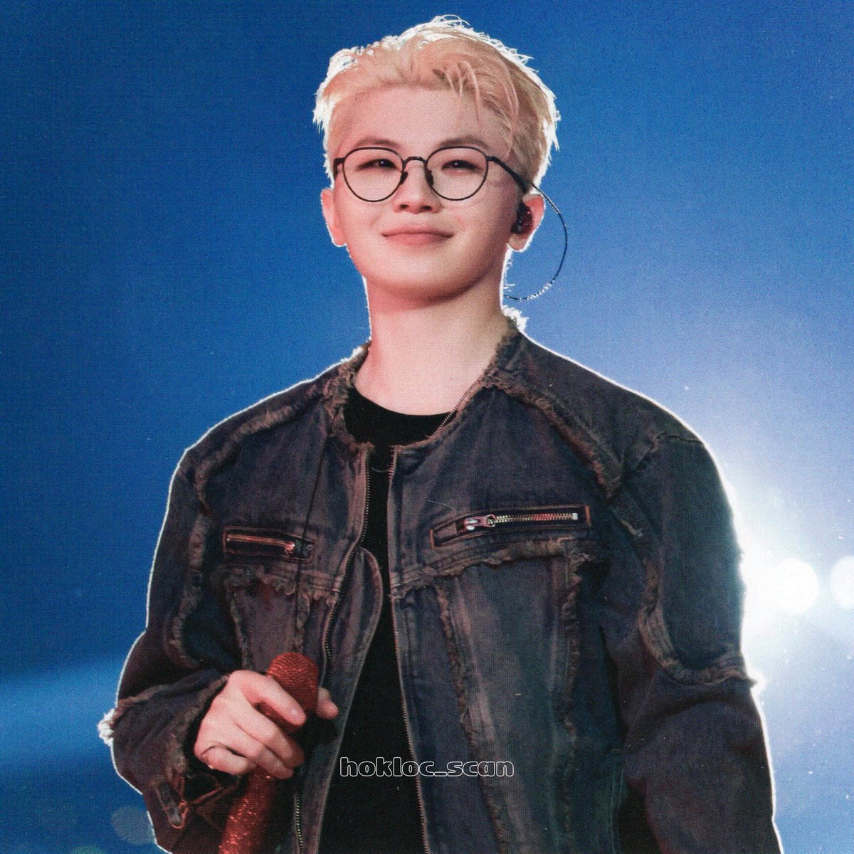 hokloc's tweet photo. [SCAN] 세븐틴 2025 팬미팅 홀리데이 포토북 [1]
#우지 #WOOZI https://t.co/A9btcWzlIy