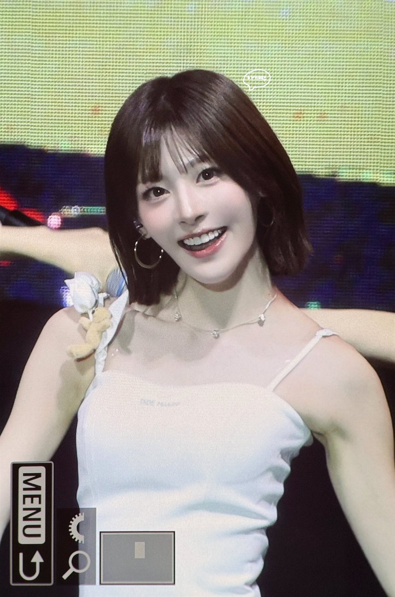 foxxseeun's tweet photo. 20260528 세은 상명대학교 대동제
단발 여신 윤세은🥹🥹
#스테이씨 
#STAYC
#세은
#Seeun https://t.co/db1wQyZ38U