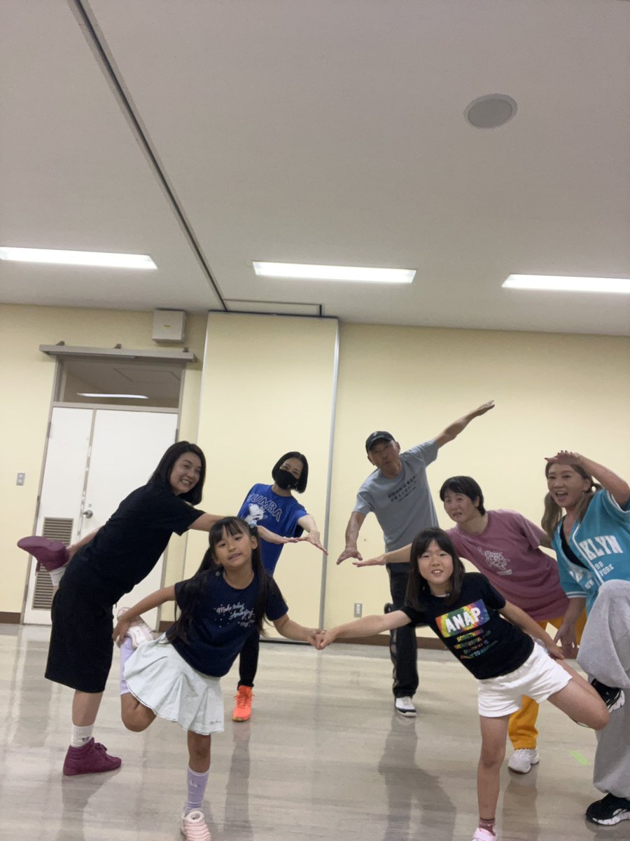 m_zumba's tweet photo. #横須賀市 #鴨居コミセン #ZUMBA
初心者大歓迎のZUMBAサークル✨
毎月第1第4木曜日19:20～
良かったら来てくださいね♡ https://t.co/VCJGWQKGnK