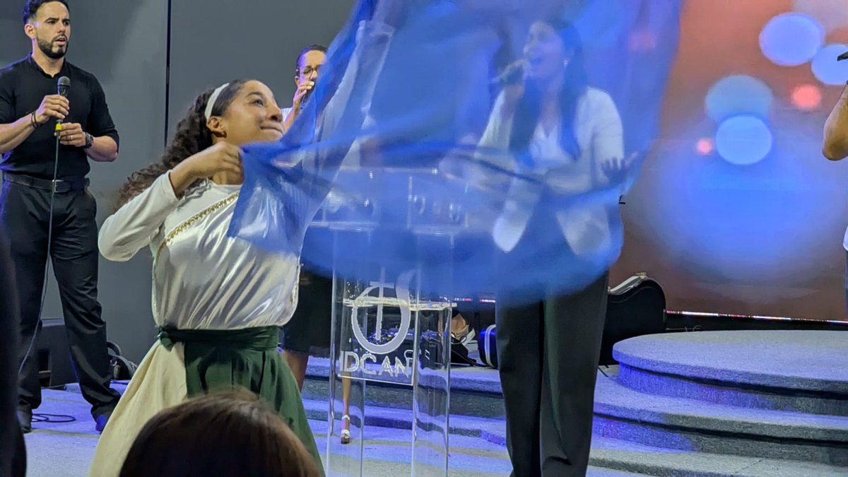 MinisterioIDCAN's tweet photo. Todo un éxito para la gloria de Dios La Conferencia Familiar del mes de mayo en #IDCAN. Le esperamos en la del mes de junio. https://t.co/DT7UOIxGl2
