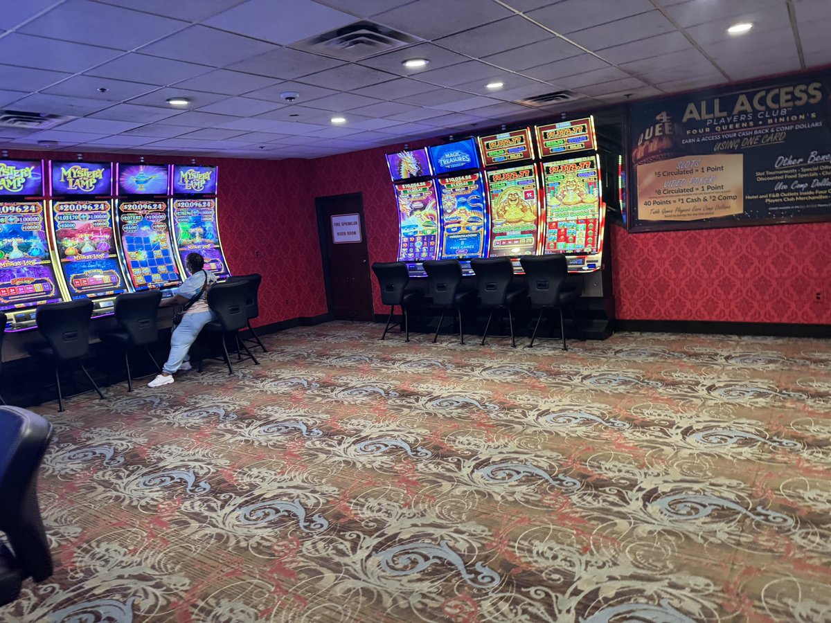 doubledownmac's tweet photo. I’ve went to Binion’s this last trip because everyone always talks about it like it’s this legendary must gamble Vegas spot. Don’t get me wrong, I love the history, the million dollar picture, and the steakhouse was awesome, but man parts of that casino just feel dead now. https://t.co/RZR3kZ3HLp