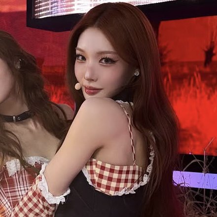 jooyoz's tweet photo. need more of this chungha look!!! https://t.co/kDGVGpPCiJ
