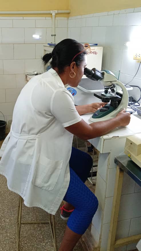 BarceloYesika's tweet photo. El trabajo del laboratorio se ilumina gracias a tu presencia. Tu manera de guiar al equipo no solo asegura resultados , sino que inspira confianza y respeto. Con tu ejemplo, nos recuerdas que el conocimiento se multiplica cuando se comparte con amor
#CubaPorLaVida https://t.co/GQRR0yZ0iV
