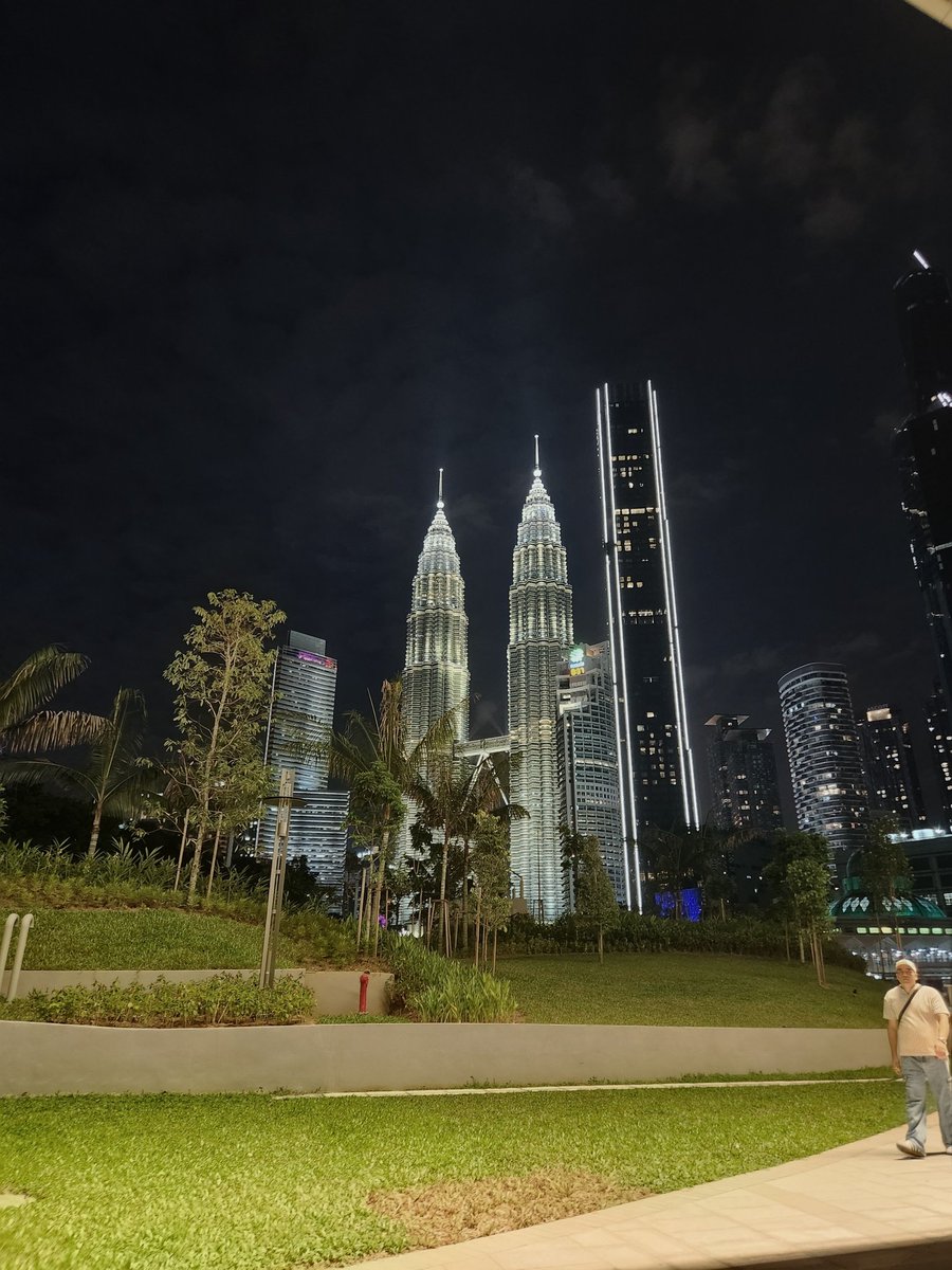 eldflamma's tweet photo. 📍PETRONAS Twins Tower https://t.co/XABHK02HuU