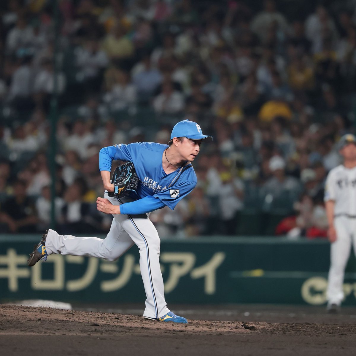 FightersPR's tweet photo. 本日のヒーローは島本浩也投手👑
古巣相手に連日の好リリーフを披露！

#ドミ男
#ドミれ
#lovefighters https://t.co/Q37nTiK6G6