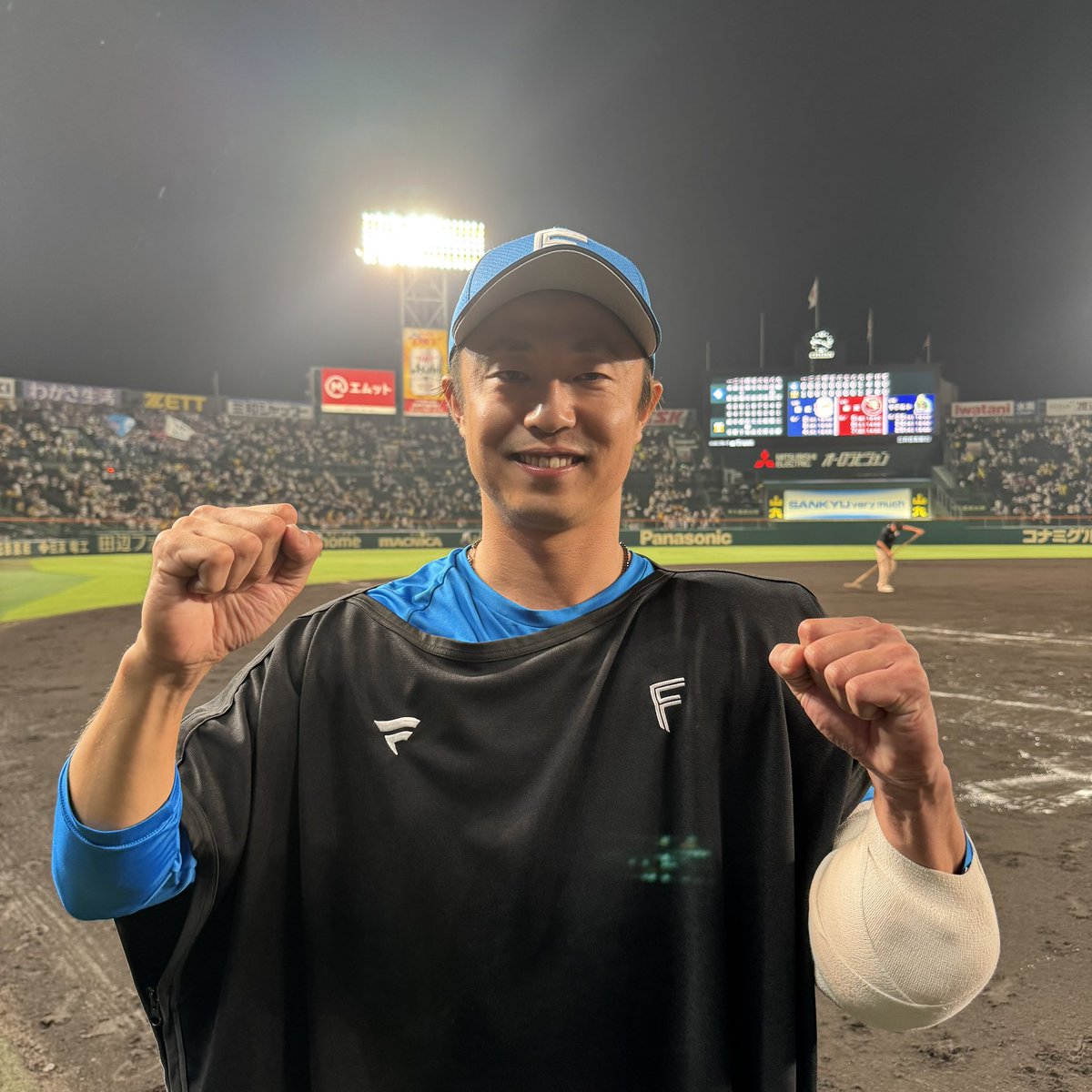FightersPR's tweet photo. 本日のヒーローは島本浩也投手👑
古巣相手に連日の好リリーフを披露！

#ドミ男
#ドミれ
#lovefighters https://t.co/Q37nTiK6G6