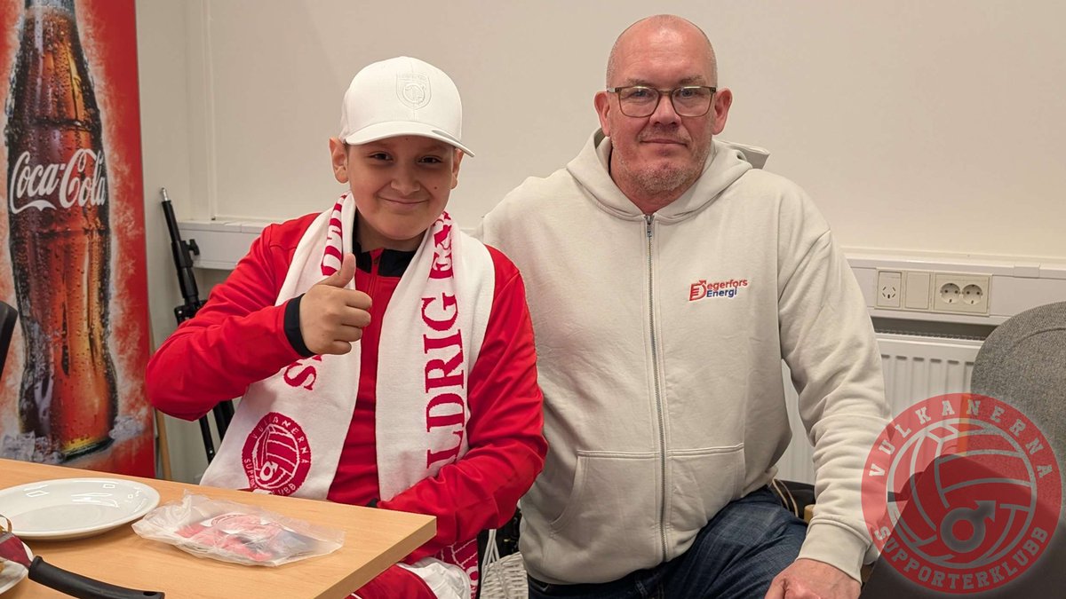 vulkanerna's tweet photo. Vi har även haft äran att träffa hjälten Theodor som efter 1 år av behandlingar för skelettcancer är på bättringsväg och fick uppleva sin dröm, att se Degerfors IF på Stora Valla.

Ni kan läsa lite mer om mötet på https://t.co/NYj1OVLb4d

#degerforsif #fuckcancer https://t.co/UW2IYnpGSv