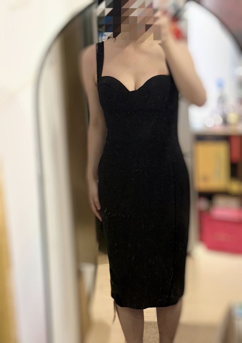 ccluyyy's tweet photo. 明天晚上约了去男友家见他父母，应该穿哪个衣服呀？

我想选第一身，男友让穿第二个，但会不会太显胖了… https://t.co/fFf3c7yDDf
