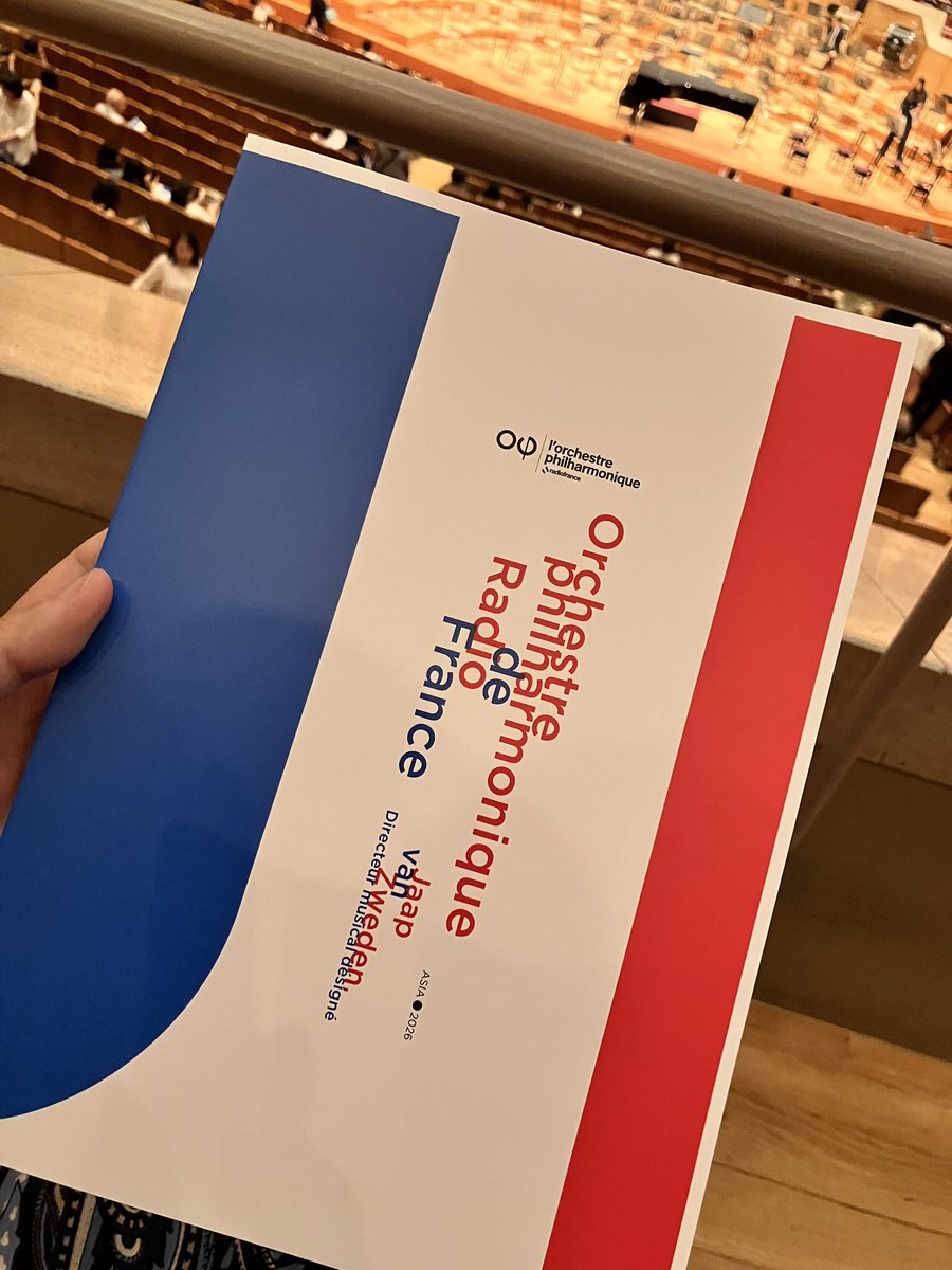 stravigory's tweet photo. フランス放送フィル＆ヴァン・ズヴェーデン＆藤田真央@サントリーホール、曲目解説を執筆させていただきました。均等にならしたつもりでしたが、曲目によって自分の得意不得意が言葉に現れ出ていた模様…。トリコロールの表紙が可愛くて救われました。 https://t.co/2pvjxb7ExZ