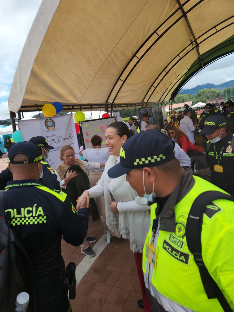 FORPO's tweet photo. ¡Concluimos con éxito nuestra visita a la ESJIM en Sibaté! 🏬✨

Hoy participamos activamente en la Feria de Servicios, reafirmando nuestro compromiso con el bienestar y el progreso del personal policial. https://t.co/gL2VRPV9vu