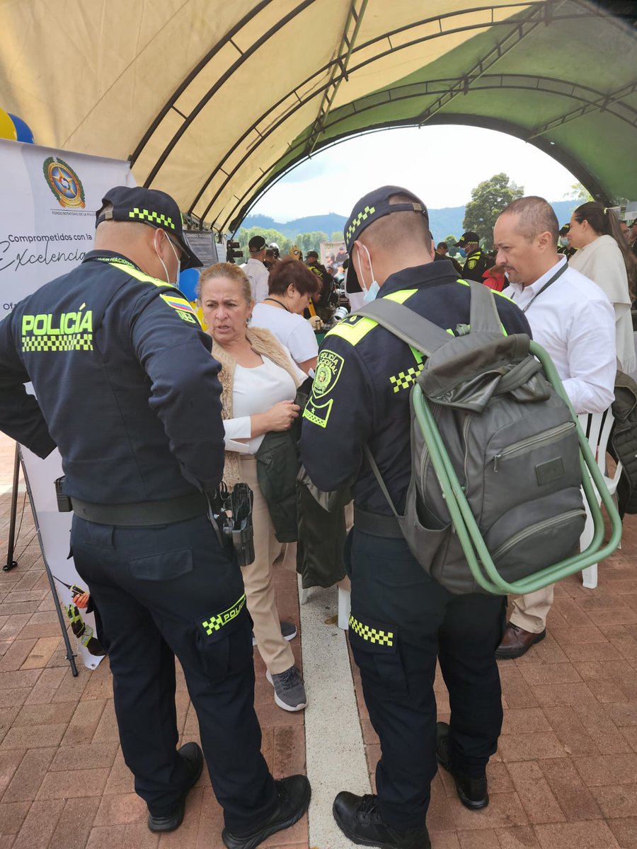 FORPO's tweet photo. ¡Concluimos con éxito nuestra visita a la ESJIM en Sibaté! 🏬✨

Hoy participamos activamente en la Feria de Servicios, reafirmando nuestro compromiso con el bienestar y el progreso del personal policial. https://t.co/gL2VRPV9vu