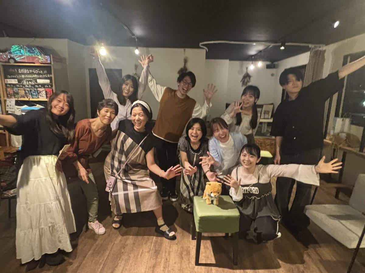 nagarabbit's tweet photo. 本日のながらごと！コメディ演劇講座
テーマ：カカシとお芝居

動かない・喋らない相手でも、コメディは成立するのか？！という挑戦的な内容。

平日夜にも関わらず、初めましても含め沢山の人にご参加頂きました！
次回は6月18日になります！ https://t.co/mTgimwW8Vu