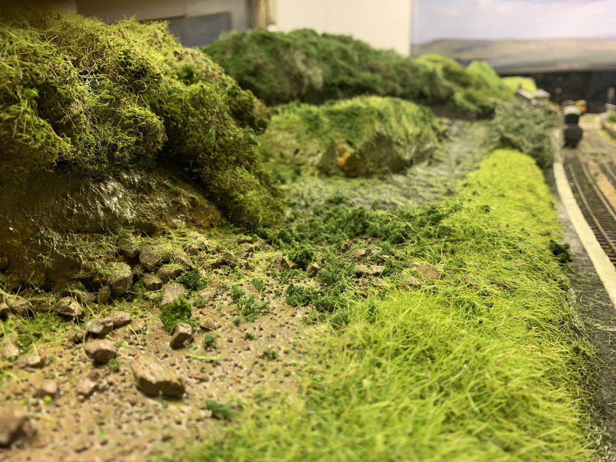 lnr_models's tweet photo. Currently snowed under with work I can’t share at the moment, so let’s have a repost of this bit of railway scenery in progress… https://t.co/a8us4Niblk
