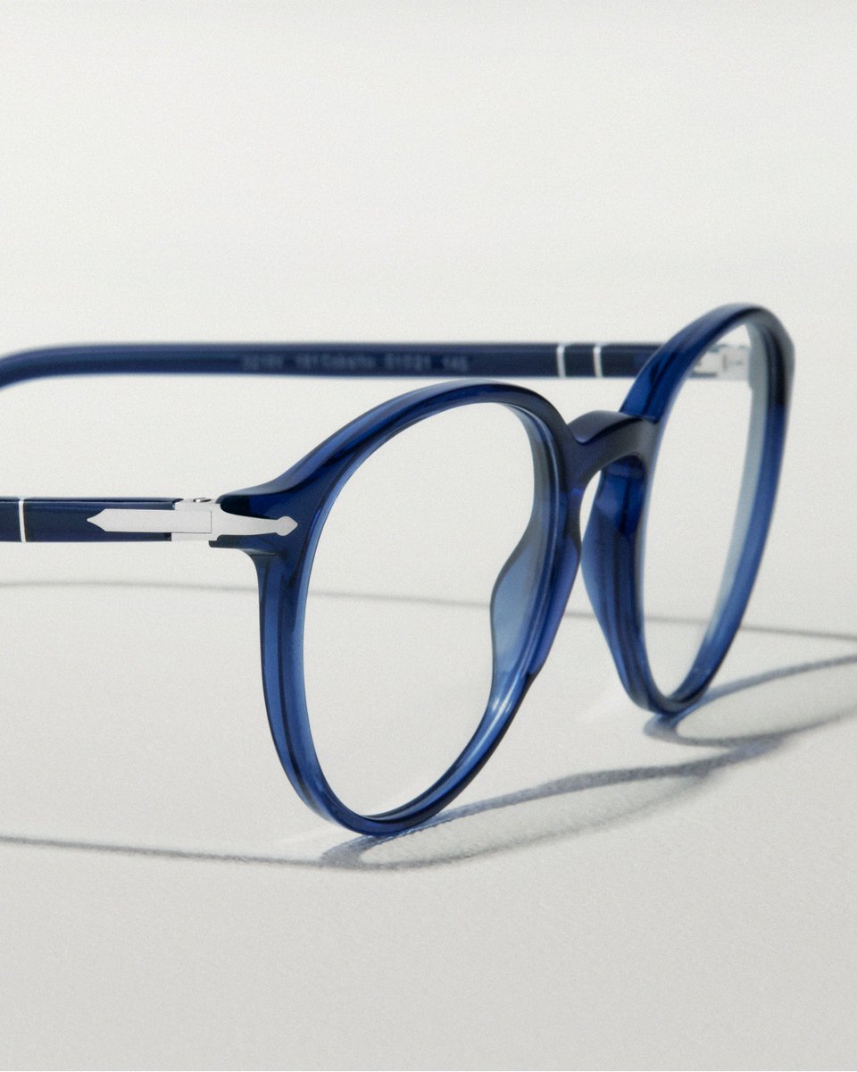 Persol's tweet photo. Inspired by Riviera architecture, these round frames reinterpret form through cobalt acetate, where structure meets Mediterranean light.

Discover more: https://t.co/q0yUV7D18O https://t.co/fuiOhqA5mI