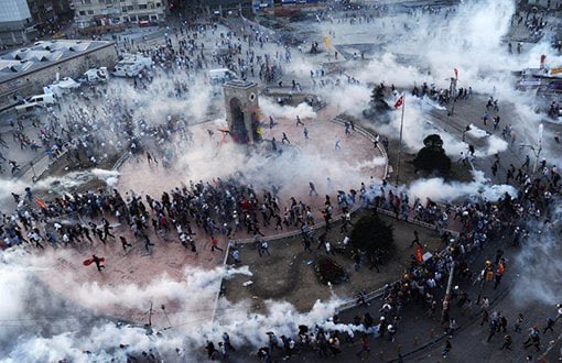 ernyzzy's tweet photo. birleşerek tüm türkiye 3 ay hayatı durdurduğumuz gezinin 13. yılı
bir daha asla o kararlılık ve bırlıkle esı benzerı gelemeyecek dırenısın 13. yılı
taksimdeki ağaçların 13.yılı
GEZİDE DÜŞENE DÖVÜŞÜNE BİN SELAM https://t.co/2bKsFcyams