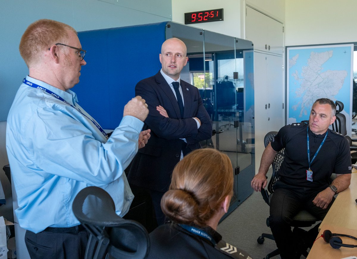 transcotland's tweet photo. Today @StephenFlynnSNP visited the @trafficscotland National Control Centre.

Mr Flynn met resilience staff and heard how they plan to help #KeepScotlandMoving during a busy summer including:

🔹 @Glasgow_2026
🔹 @edintfest
🔹 @TRNSMTfest

Read more ➡️ https://t.co/GrXL5VyJ9A https://t.co/u1wWTH5IUJ
