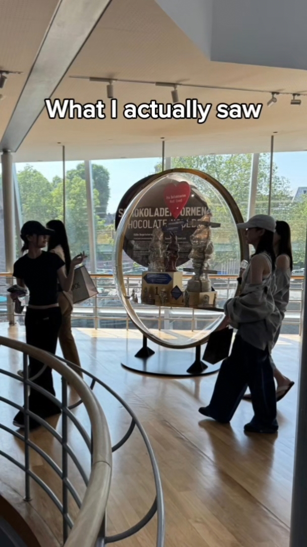 godmitzu's tweet photo. NAYEON MOMO MINA TZUYU were spotted on a date at the Cologne Chocolate Museum. https://t.co/cbBAdXnRoW