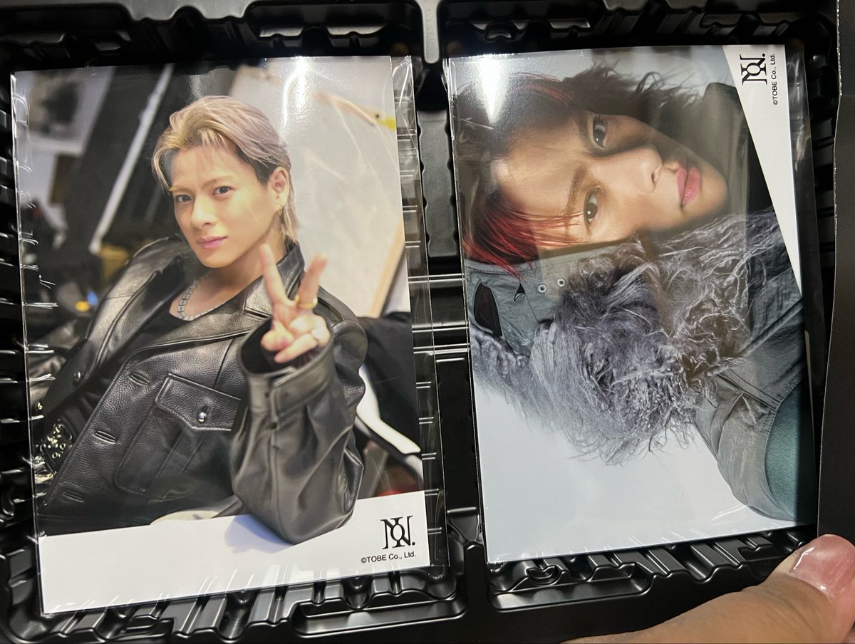 Ah! Finally, my 3XL cds. 🥹😍 And no, i didn't get any signed