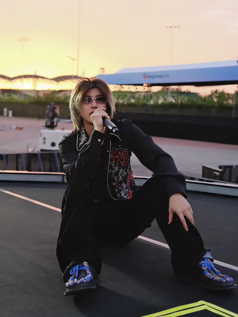 KUNETF's tweet photo. 【280526 | 老板不让发 UPDATE 】 

拍了拍老板和落日的游客照📷 @kun_officialx 

#ASIATOPMUSICFESTIVAL #Caixukun #KUN #蔡徐坤
#Malaysia https://t.co/4B6skTUIsV