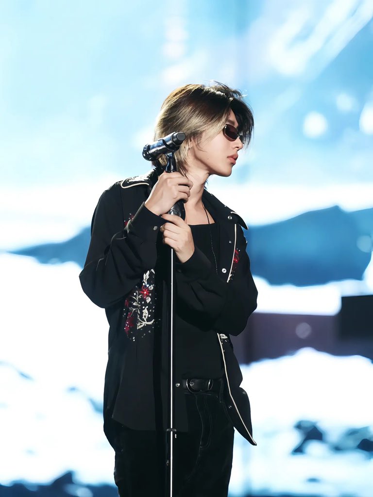 KUNETF's tweet photo. 【280526 | 老板不让发 UPDATE 】 

拍了拍老板和落日的游客照📷 @kun_officialx 

#ASIATOPMUSICFESTIVAL #Caixukun #KUN #蔡徐坤
#Malaysia https://t.co/4B6skTUIsV