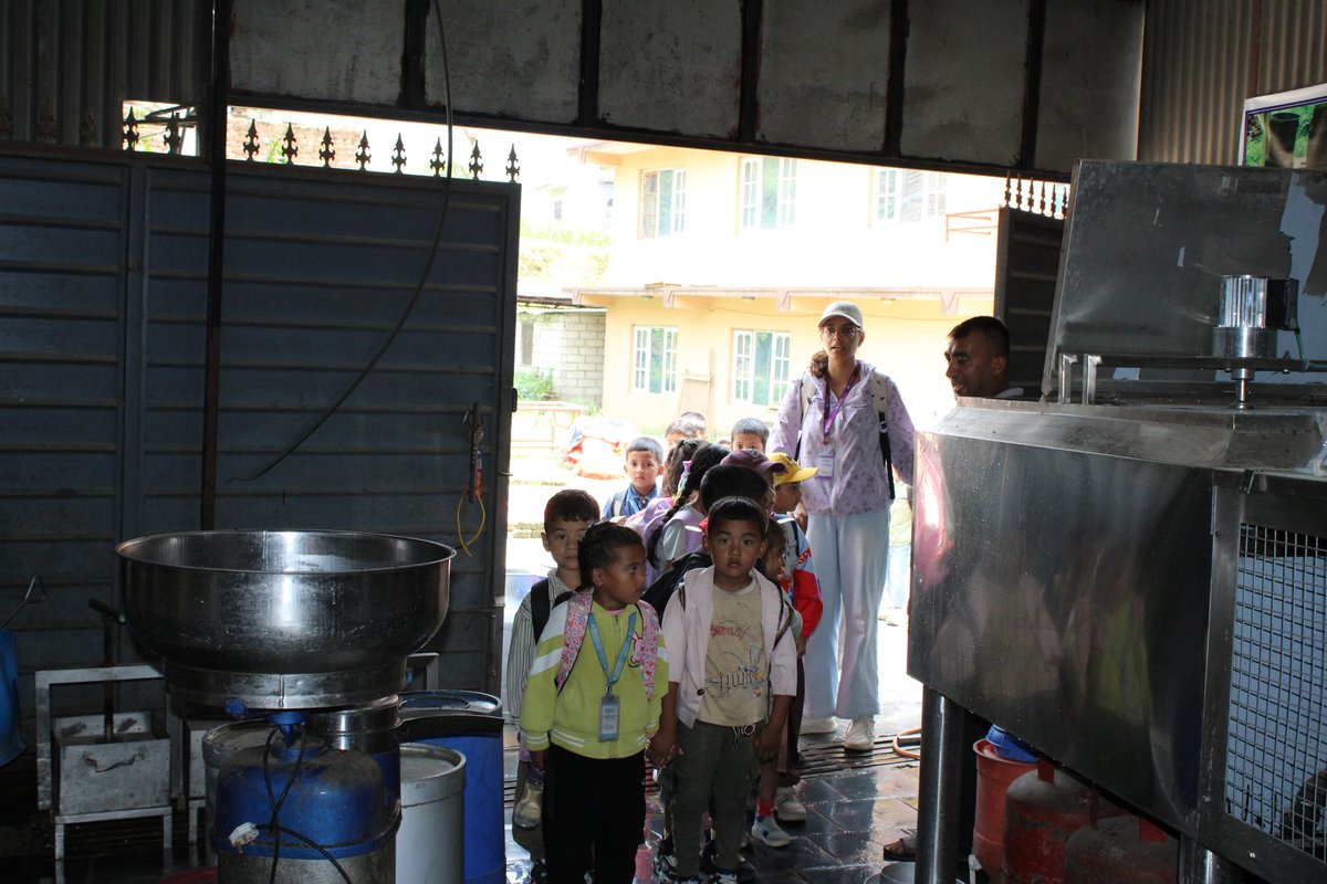 DWDhadingSchool's tweet photo. 𝗗𝗗𝗦 𝗝𝘂𝗻𝗶𝗼𝗿 𝗦𝗰𝗵𝗼𝗼𝗹 𝗙𝗶𝗲𝗹𝗱 𝗩𝗶𝘀𝗶𝘁

Our Grade 1, 2, and 3 students had a wonderful educational field visit to Dharke, Dhunibesi–6, as part of our integrated learning approach. 

#deerwalkdhading #fieldvisit #ReadWriteCode https://t.co/WytZ7QoTng