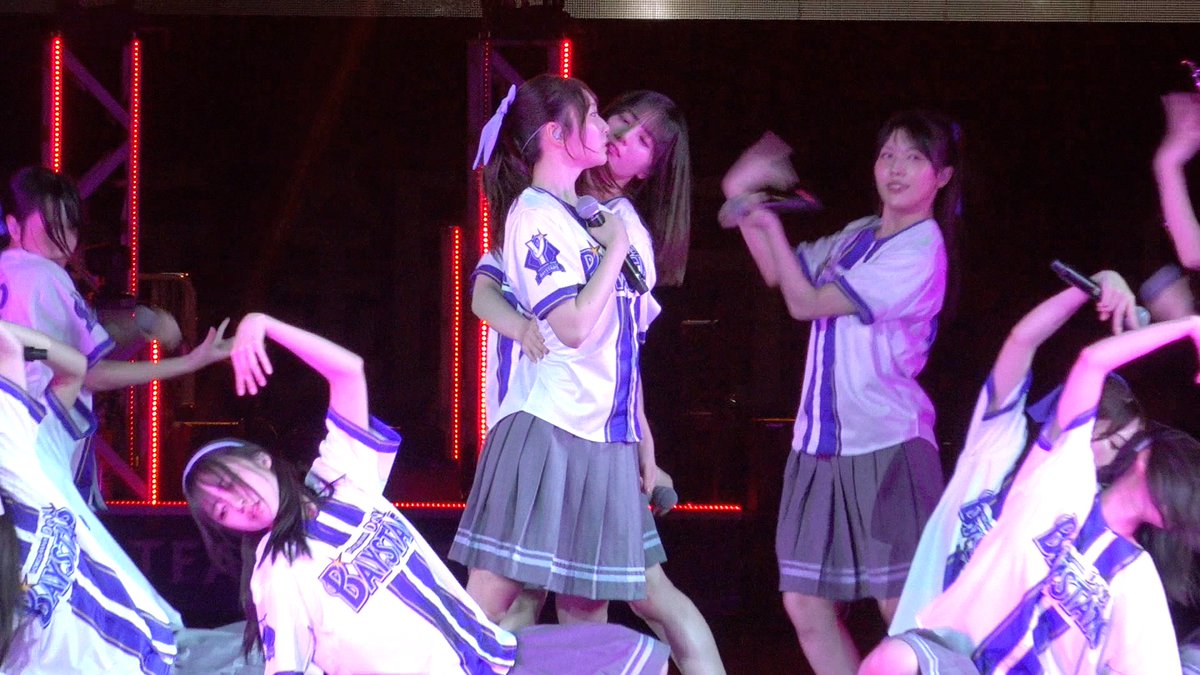 oricon's tweet photo. 【動画🎥】
日向坂46がハマスタで大迫力ライブ❗️新曲含む全5曲披露で圧巻パフォーマンス✨

『推せ推せ！YOKOHAMA☆IDOL LIVE』
🔻LIVEフル映像はこちら
https://t.co/MgrIkBTkhu

#日向坂46 https://t.co/y0rzcMfZag