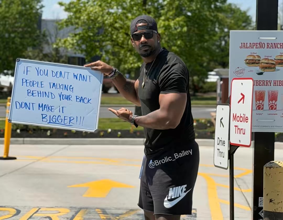 Brolic_bailey's tweet photo. #THESHADYTRAINER has spoken… 😎🪧
There’s no reason every meal decision should aid towards the expansion of your back and your body.. 
have some wisdom, some discernment, some discipline, some self-control, some “common sense” to know better and actually do better! https://t.co/u90RZ1Dziw